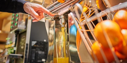 Wanderurlaub - Fahrstuhl - Bayern - Frischer Orangensaft  - Landhotel Sternwirt "Wellness&Wandern"