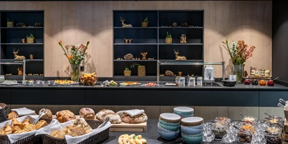 Wanderurlaub - Pools: Schwimmteich - Frühstücksbuffet - Ski & Bike Hotel Wiesenegg