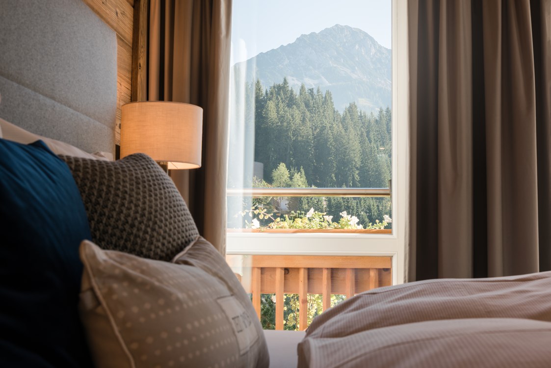 Wanderhotel: Hotelzimmer mit Blick auf den Rettenstein - meiZeit Lodge