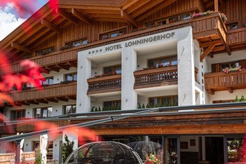 Wanderhotel: Außenansicht - Hotel Lohningerhof