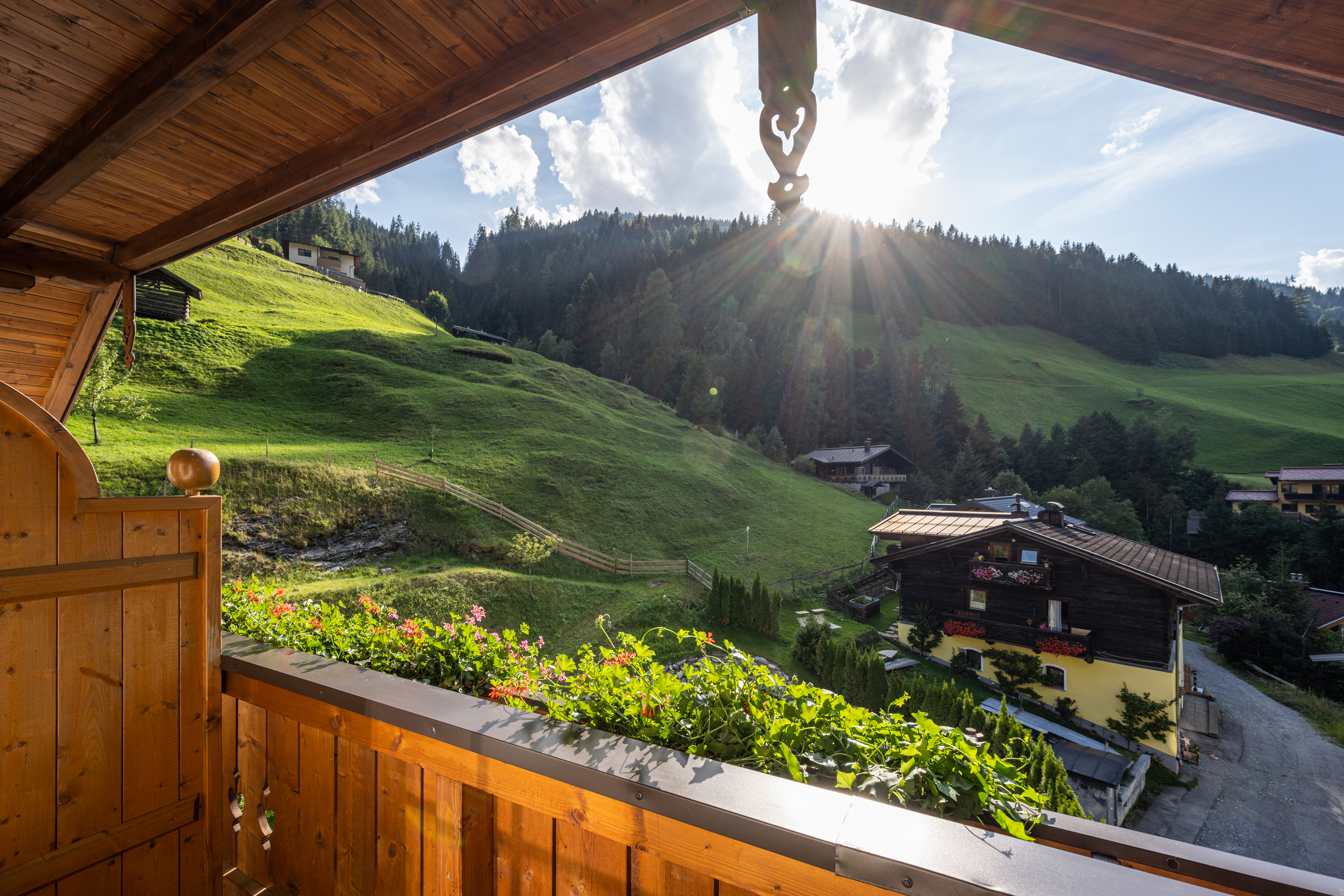 Wanderhotel: Herrliche Sicht in die Natur - Naturhotel Huettenwirt