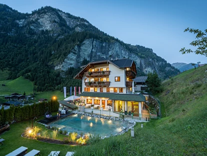 Wanderurlaub - Fahrstuhl - Abendstimmung zur Hüttschlager Wand - Naturhotel Huettenwirt