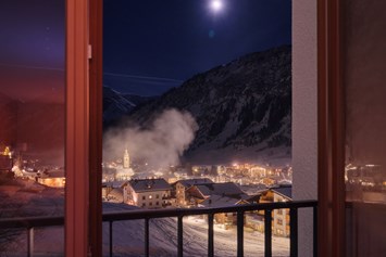 Wanderhotel: Romantischer Blick auf Lech - Hotel Schranz 