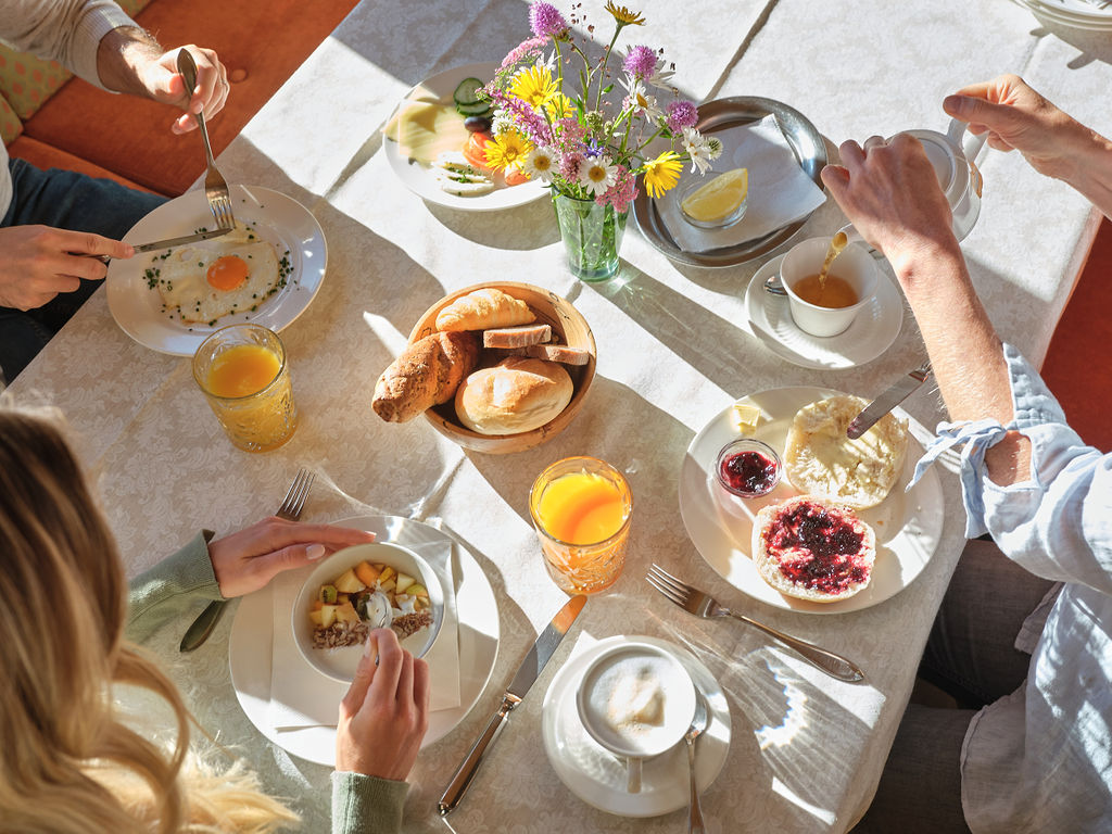 Wanderhotel: Gemütlich Frühstücken - Hotel SUNORA