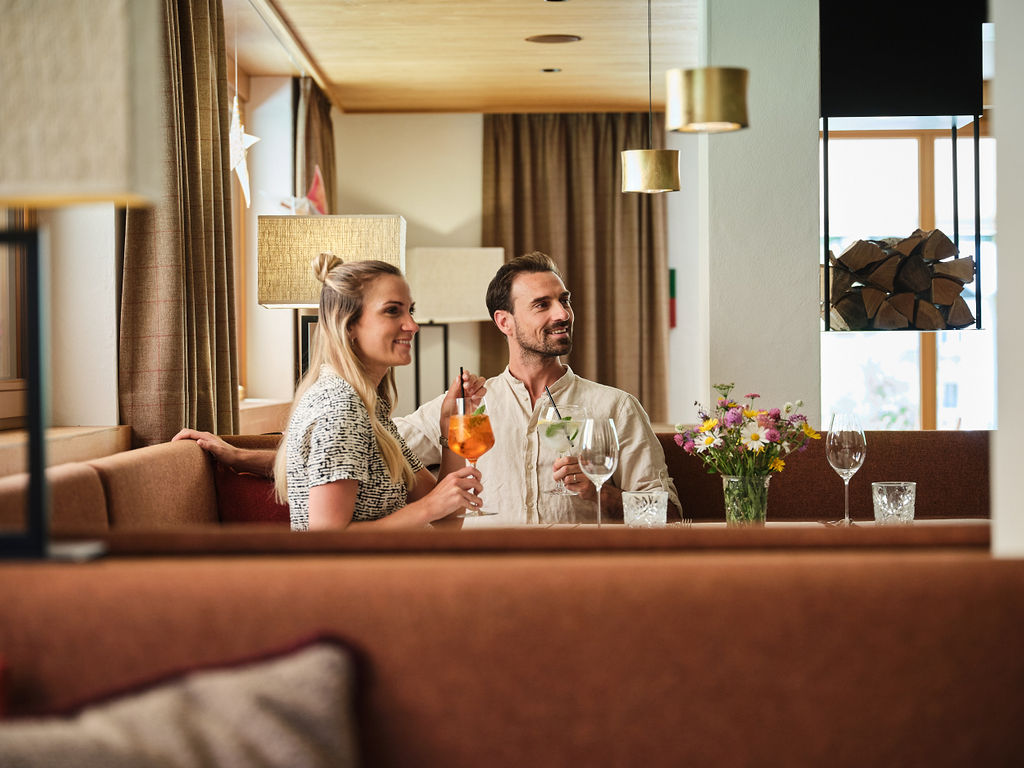 Wanderhotel: Gemütliche Kaminlounge - Hotel SUNORA