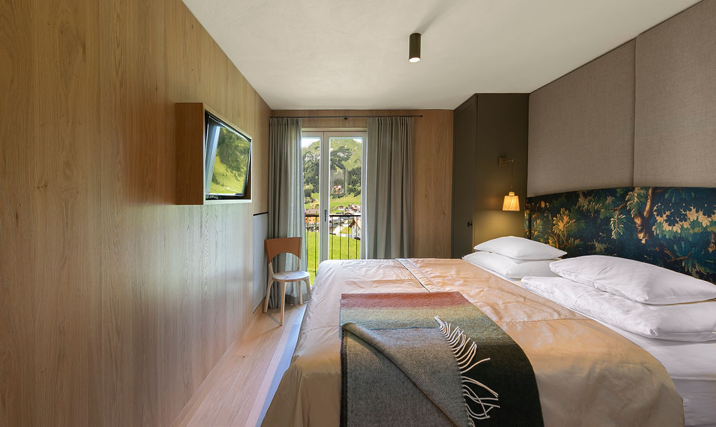 Wanderhotel: Zimmer im alpinen Stil - Hotel SUNORA