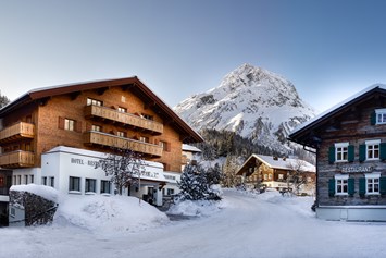Wanderhotel: Winterfassade - Hotel Gotthard