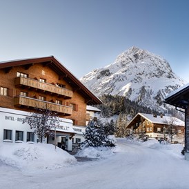 Wanderhotel: Winterfassade - Hotel Gotthard