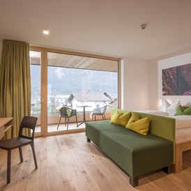 Wanderhotel: Zimmer mit Bick zum Zahmen Kaiser
mit schönem Balkon - Sattlerwirt (Hotel / Wirtshaus)