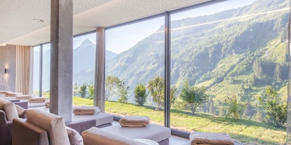 Wanderurlaub - Pools: Schwimmteich - Hotel Damülser Hof - Wellness & Spa