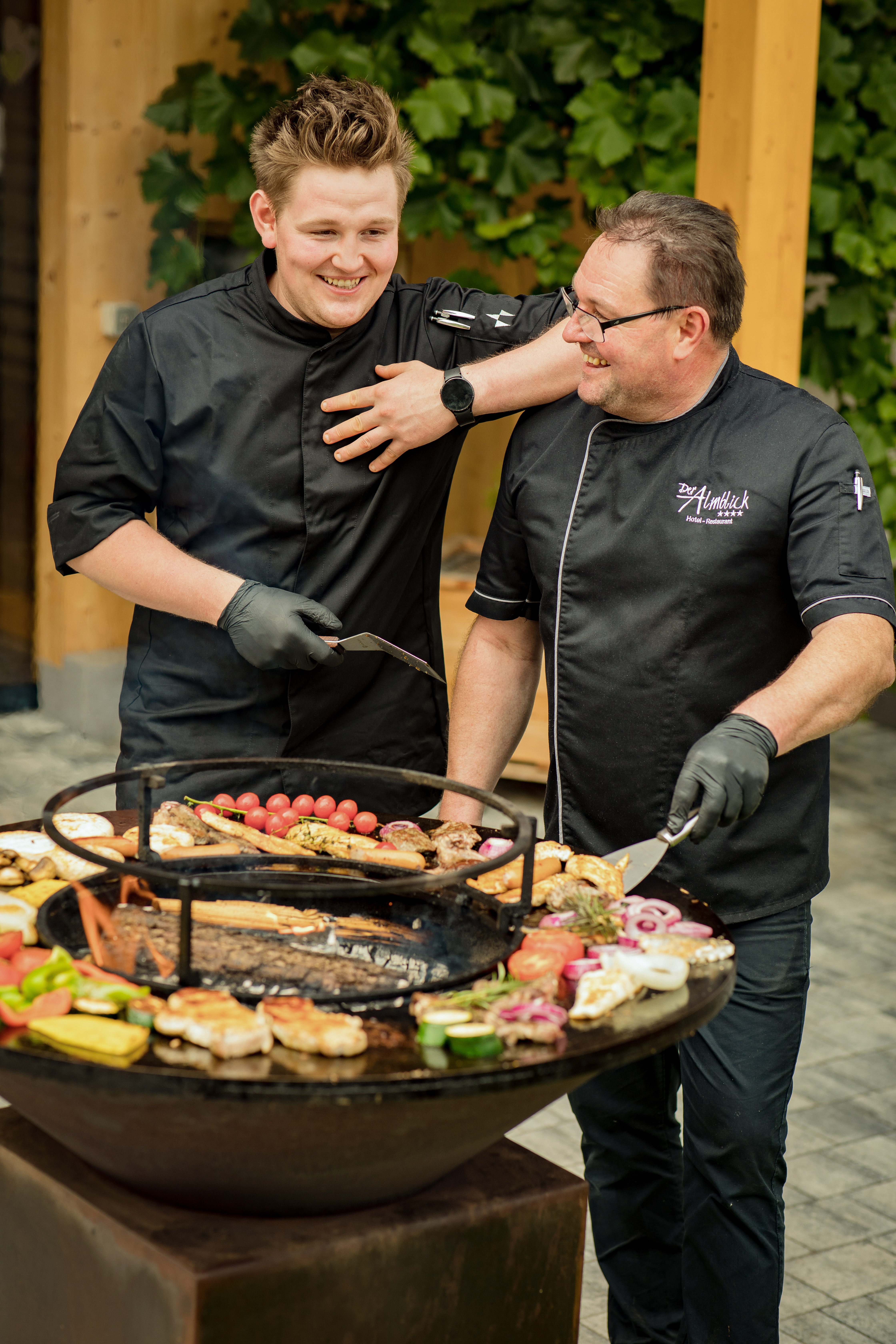 Wanderhotel: OFYR Grillgenuss
Chef & Junior-Chef - Der Almblick****