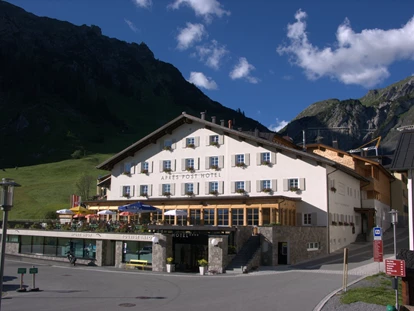 Wanderurlaub - Fahrstuhl - APRES POST HOTEL Aussenansicht - APRES POST HOTEL