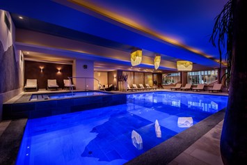 Wanderhotel: Schwimmbad - Hotel Diamant San Cassiano