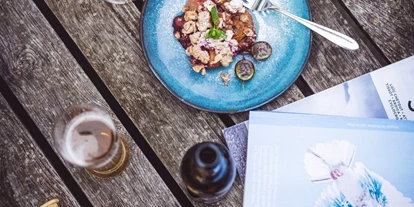 Wanderurlaub - Klassifizierung: 3 Sterne - Feine hausgemachte Kuchen, Specialty Coffee, Snacks und Aperitif auf der Hotelterrasse. - Hotel Bären Bregenzerwald