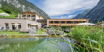 Wanderurlaub - Pools: Schwimmteich - Alpenhotel Zimba