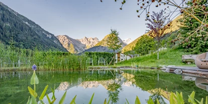 Wanderurlaub - Pools: Schwimmteich - Alpenhotel Zimba