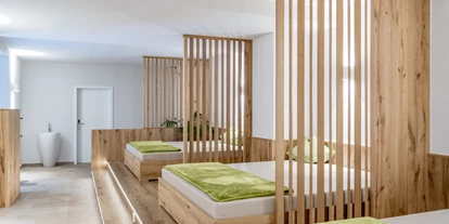 Wanderurlaub - Pools: Schwimmteich - Alpenhotel Zimba
