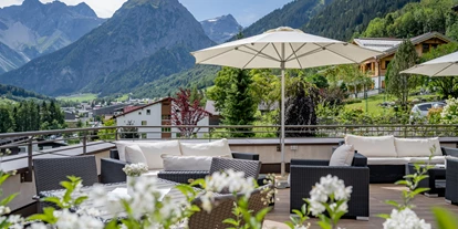 Wanderurlaub - Pools: Schwimmteich - Alpenhotel Zimba
