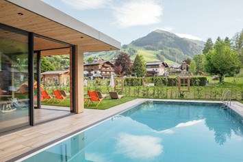 Wanderhotel: Pool mit Bergblick - Rosentalerhof Hotel und Appartements