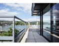 Wanderhotel: In der Panoramasauna auf der Dachterrasse den Blick auf die Veldener Bucht genießen. - Boutiquehotel OGRIS AM SEE 
