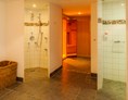 Wanderhotel: Infrarotkabine mit Duschen - Bio-Hotel Saladina