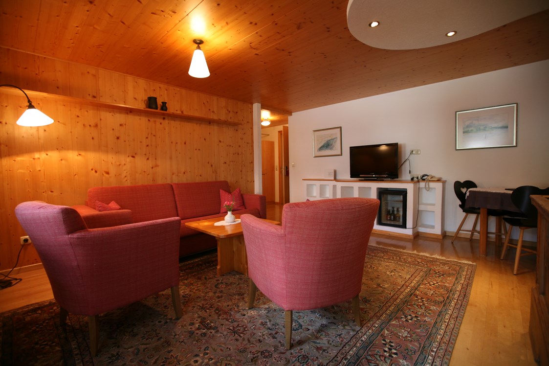 Wanderhotel: Montafoner Wohnzimmer in der Suite Deluxe - Bio-Hotel Saladina