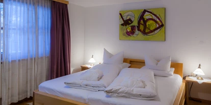 Wanderurlaub - Klassifizierung: 3 Sterne - Schlafzimmer mit Zirbenbett in der Suite Deluxe - Bio-Hotel Saladina