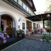 Wanderhotel - Aussenansicht mit Terrasse - Bio-Hotel Saladina