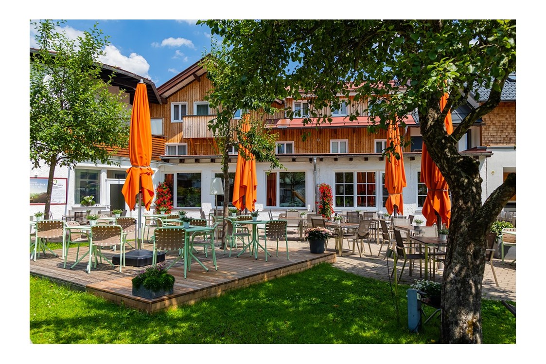 Wanderhotel: Unsere Sonnenterrasse - Genuss- & Aktivhotel Sonnenburg