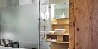 Wanderurlaub - Bach (Bach) - Bad im Sonnahölderle Zimmer - Genuss- & Aktivhotel Sonnenburg
