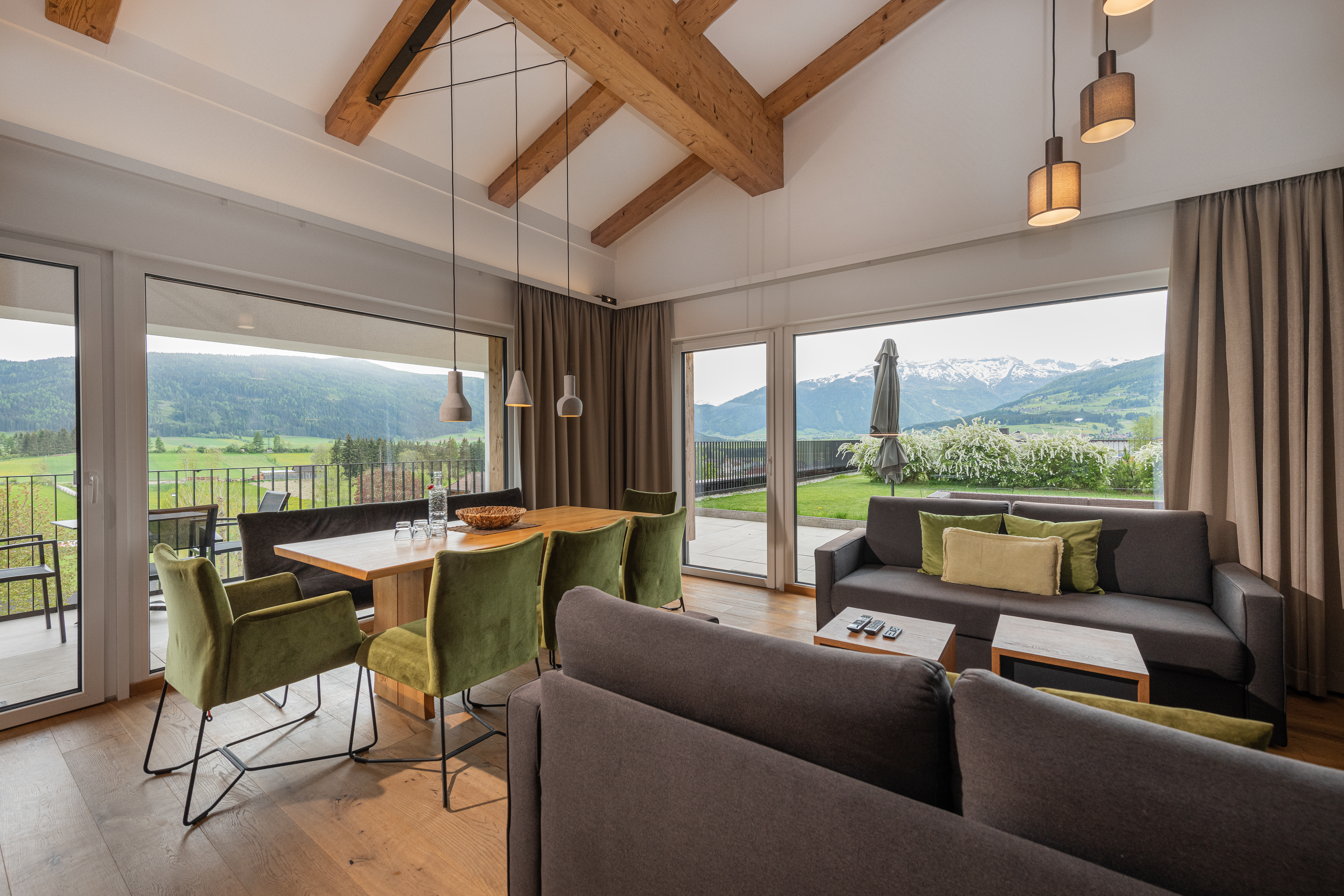 AlpenParks Hotel & Apartment Carpe Solem Mariapfarr Zimmerkategorien Apartment Saturn mit Durchgangszimmer 6 - 8 Personen