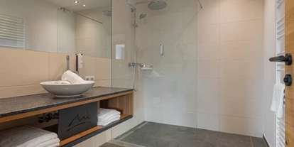 Wanderurlaub - Pools: Schwimmteich - AlpenParks Hotel & Apartment Carpe Solem Mariapfarr