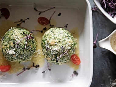 Wanderhotel: Einfach. Gut. Bio. Unsere Bio-Vitalküche lockt frischen mit Fleisch-, Fisch- und vegetarische Köstlichkeiten. Saisonal und lecker. - moor&mehr Bio-Kurhotel