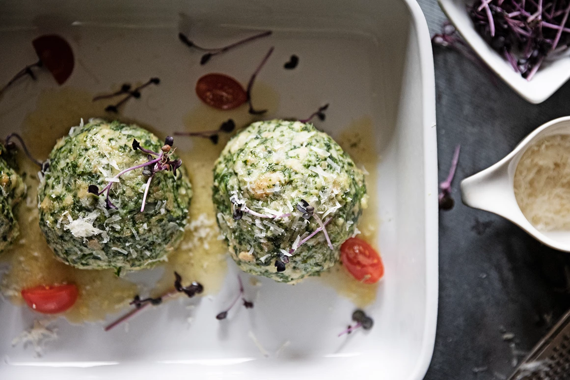 Wanderhotel: Einfach. Gut. Bio. Unsere Bio-Vitalküche lockt frischen mit Fleisch-, Fisch- und vegetarische Köstlichkeiten. Saisonal und lecker. - moor&mehr Bio-Kurhotel