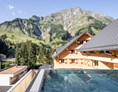 Wanderhotel: Pool auf der Dachterrasse im Berghaus Schröcken - Berghaus Schröcken