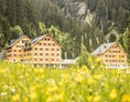 Wanderhotel: Außenansicht der Häuser 1 -3 vom Berghaus Schröcken - Berghaus Schröcken