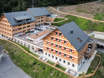 Wanderurlaub - Fahrstuhl - Berghaus Areal von oben - Berghaus Schröcken