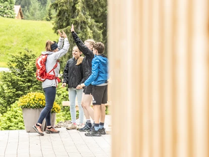 Wanderurlaub - Fahrstuhl - Berghaus Jugendprogramm mit Marie  - Berghaus Schröcken
