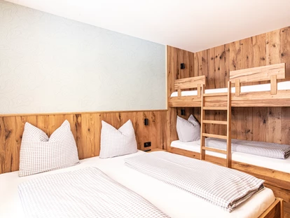 Wanderurlaub - Fahrstuhl - Schlafzimmer im Apartment im Berghaus Schröcken - Berghaus Schröcken