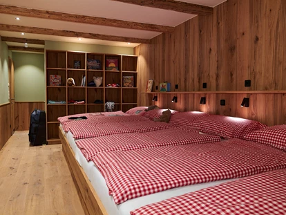 Wanderurlaub - Fahrstuhl - Schlaflager im Chalet Arlberg im Berghaus Schröcken - Berghaus Schröcken