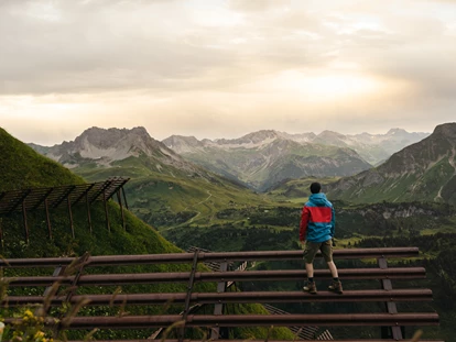 Wanderurlaub - Fahrstuhl - Wanderung in den Bergen von Warth-Schröcken - Berghaus Schröcken