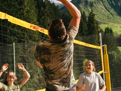 Wanderurlaub - Fahrstuhl - Volleybal in Berghaus Schröcken am Arlberg - Berghaus Schröcken