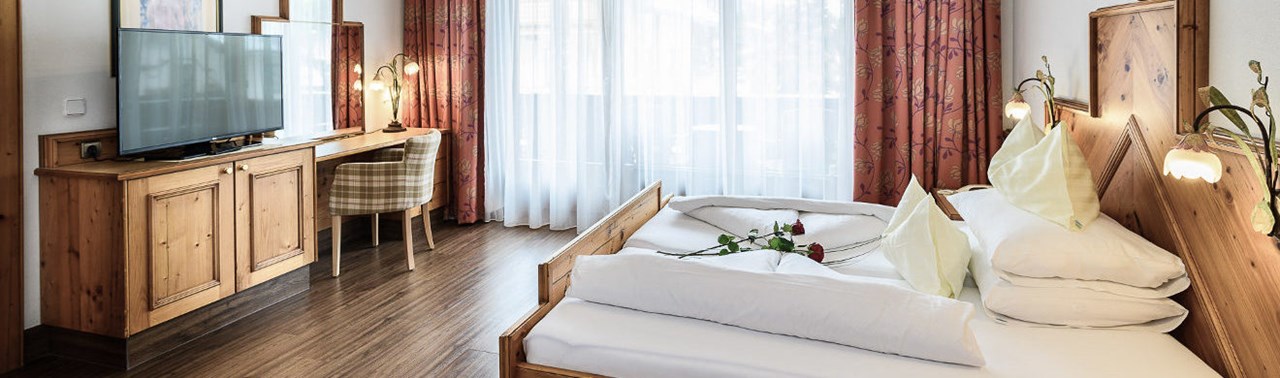 Alpenpark Resort Seefeld Zimmerkategorien Residenz Suite - Tirolerisch, gemütlich