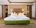 Wanderhotel: Familienzimmer mit Balkon Haus Dreitorspitz  - Alpenpark Resort Seefeld