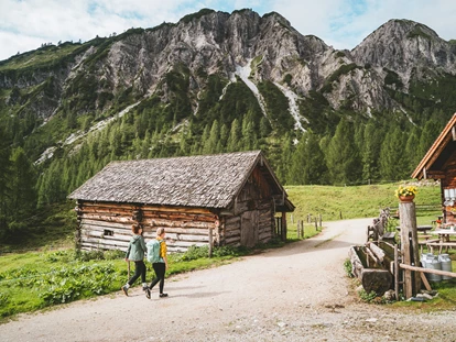 Wanderurlaub - Fahrstuhl - Obertauern beim Wandern im Sommer genießen - Hotel Panorama Obertauern