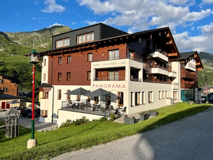 Wanderurlaub - Fahrstuhl - Hotel Panorama in Obertauern im Salzburger Land im Sommer. - Hotel Panorama Obertauern