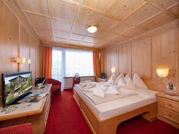 Hotel Latini  Zimmerkategorien Doppelzimmer "Alpenrose"