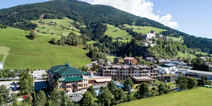 Wanderurlaub - Pools: Schwimmteich - Außenansicht Sommer  - Dolomiten Residenz****s Sporthotel Sillian