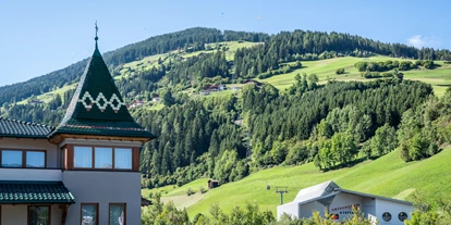Wanderurlaub - Pools: Schwimmteich - direkt gegenüber der Hochpustertaler Bergbahnen - Dolomiten Residenz****s Sporthotel Sillian