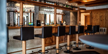 Wanderurlaub - Pools: Schwimmteich - Hotelbar - Dolomiten Residenz****s Sporthotel Sillian